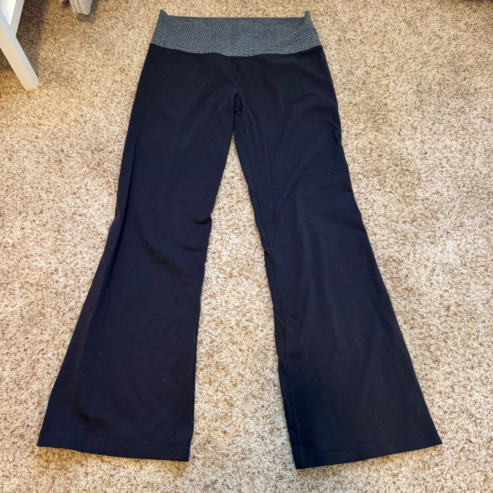 Grey lululemon groove pant flared size 8